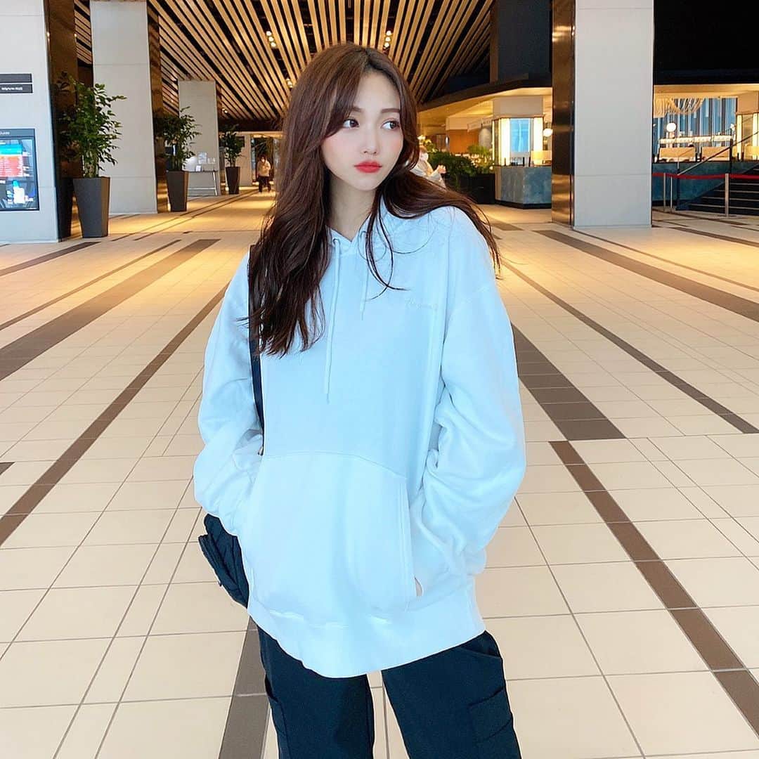 石川晶子（あきぽよ）さんのインスタグラム写真 (石川晶子（あきぽよ）Instagram)「適当なかんじのゆるいバサっとした髪型もスキ💕