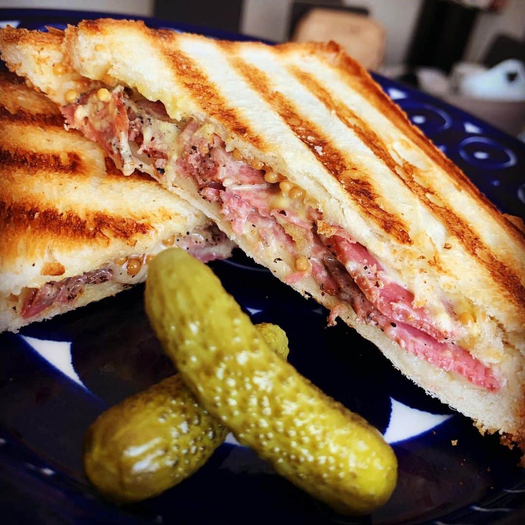 小堀ケネスさんのインスタグラム写真 (小堀ケネスInstagram)「A simple Pastrami and Cheese