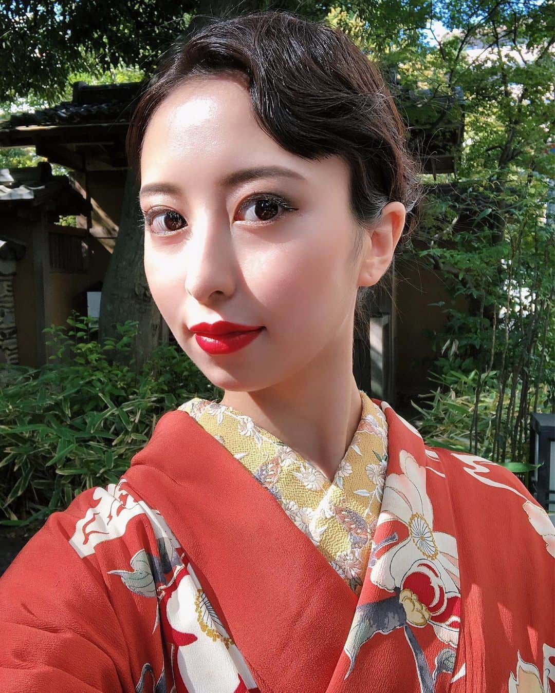 太田江莉奈さんのインスタグラム写真 (太田江莉奈Instagram)「ヘアメイクもお着物も大正時代🍁 オン眉もプロの手にかかればフィンガー