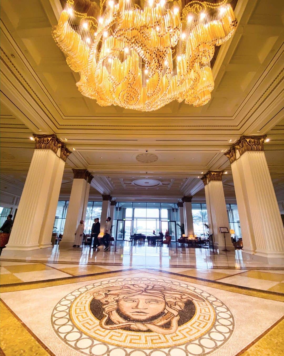 yuiさんのインスタグラム写真 (yuiInstagram)「. .初めて足を踏み入れた、Versace Hotel