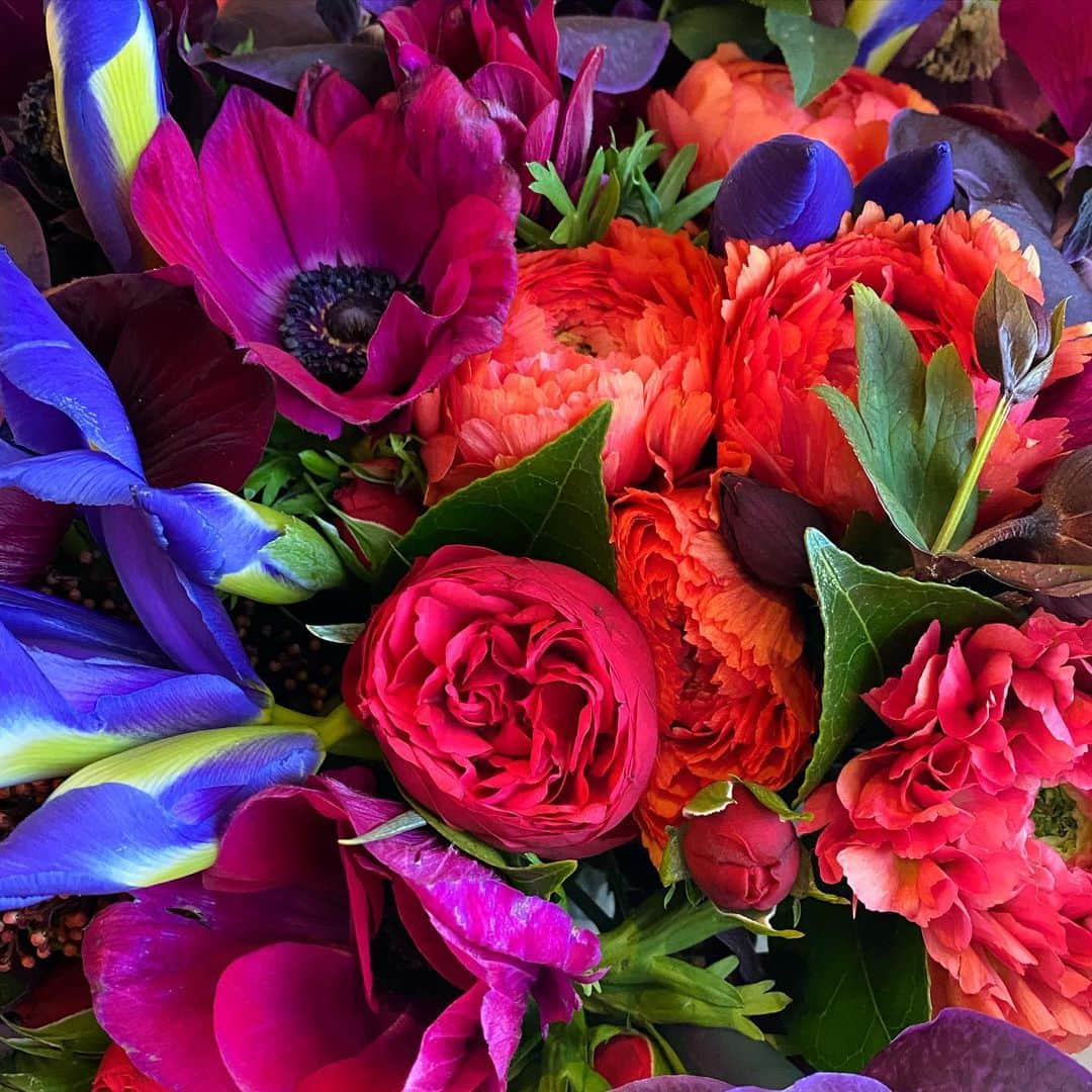 ジェニファー・ティリーさんのインスタグラム写真 (ジェニファー・ティリーInstagram)「Beautiful flowers from