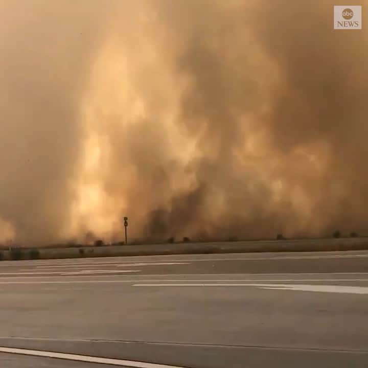 ABC Newsさんのインスタグラム動画 (ABC NewsInstagram)「An incredible mass of smoke