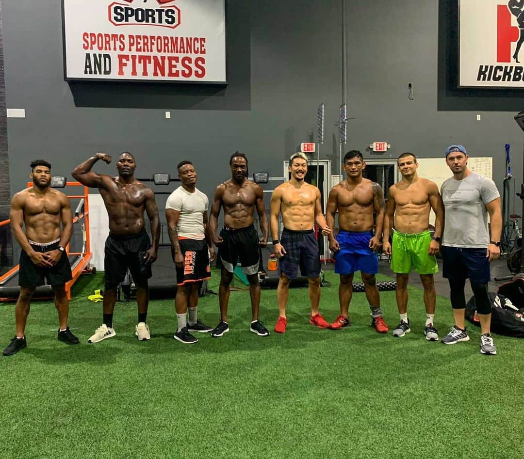 佐藤天さんのインスタグラム写真 (佐藤天Instagram)「今日の練習はコーリーの朝トレからスパー！スパーは打撃とMMAを3Rずつ