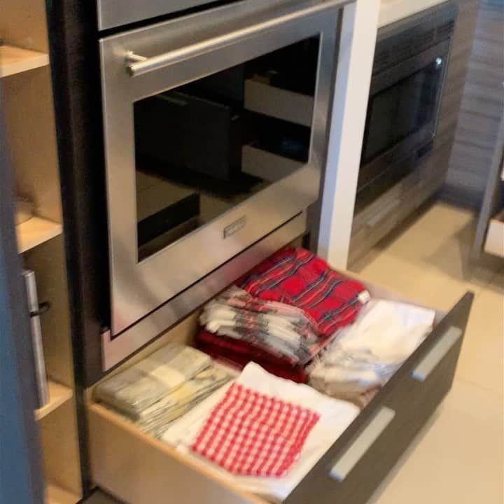 ジョン・バロウマンさんのインスタグラム動画 (ジョン・バロウマンInstagram)「I finished organizing the