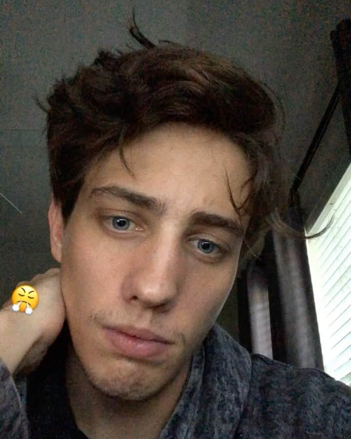 ライアン・リーさんのインスタグラム動画 (ライアン・リーInstagram)「Quick quarantine vlog for ya