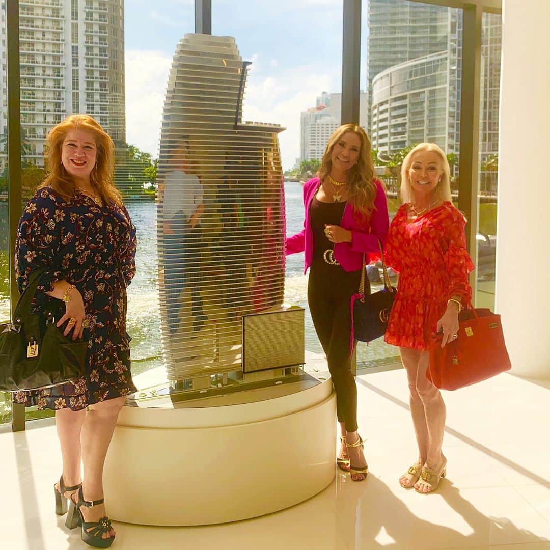 ジェニファー・ニコール・リーさんのインスタグラム写真 (ジェニファー・ニコール・リーInstagram)「1️⃣ I stand with