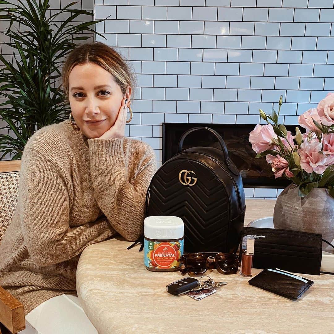 アシュレイ・ティスデイルさんのインスタグラム写真 (アシュレイ・ティスデイルInstagram)「Dont leave home