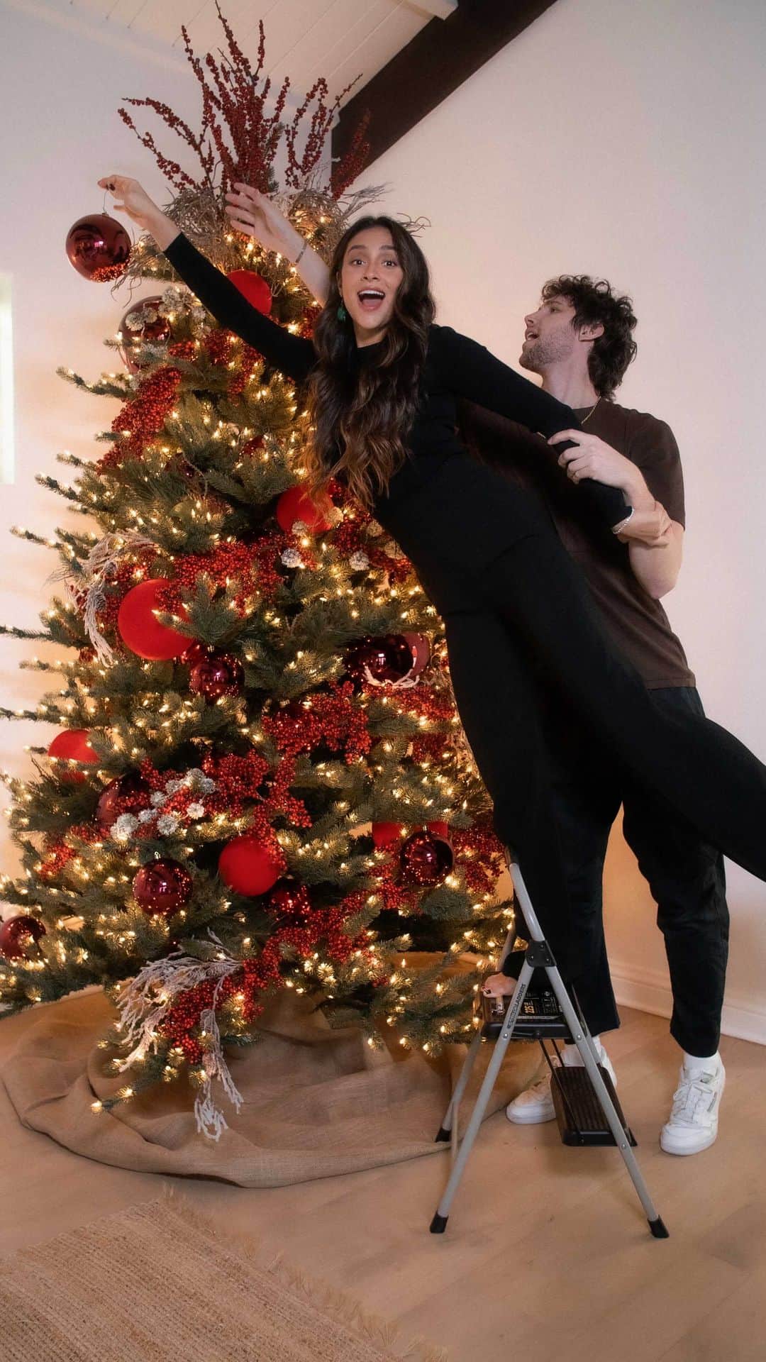 シェイ・ミッチェルさんのインスタグラム動画 (シェイ・ミッチェルInstagram)「Another day, another way