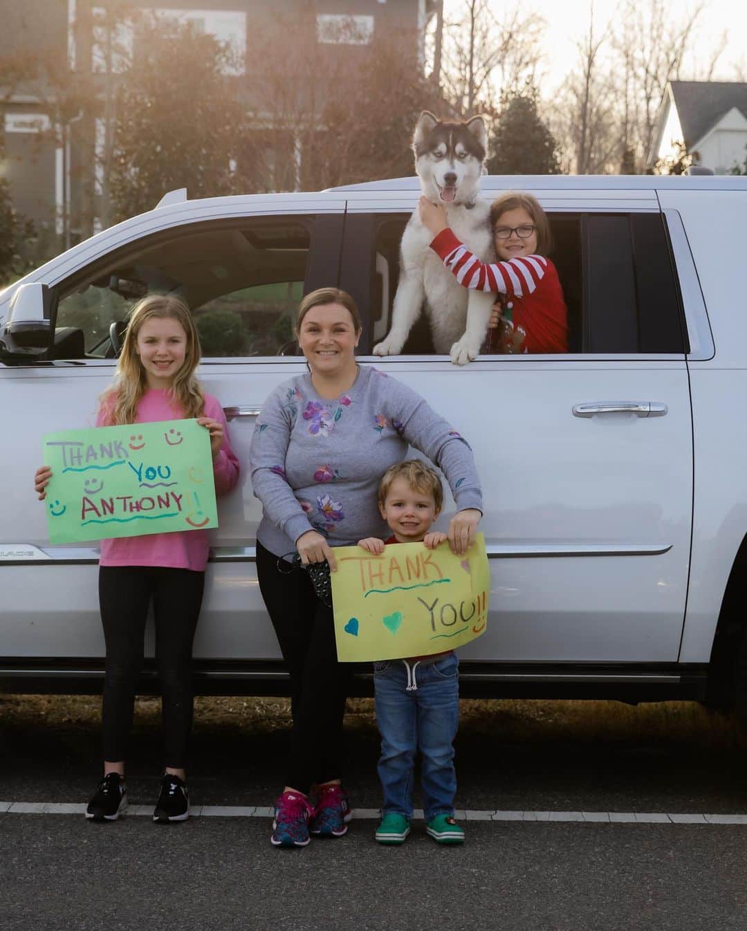 E! Onlineさんのインスタグラム写真 (E! OnlineInstagram)「Arriving on bikes, on foot