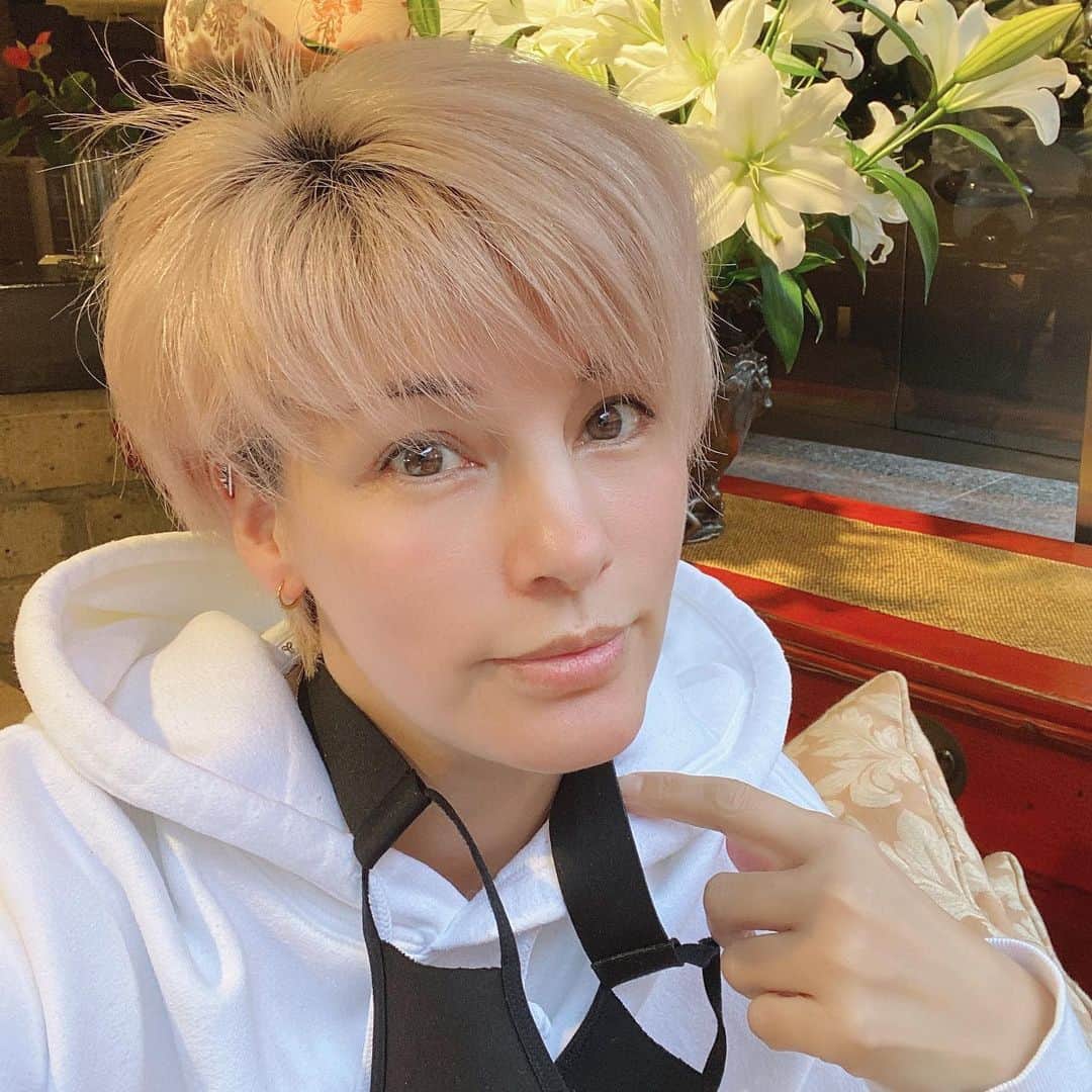 梅宮アンナさんのインスタグラム写真 (梅宮アンナInstagram)「私の髪型を作るのは、 古川さんです💕 美容院の場所は、 千代田区