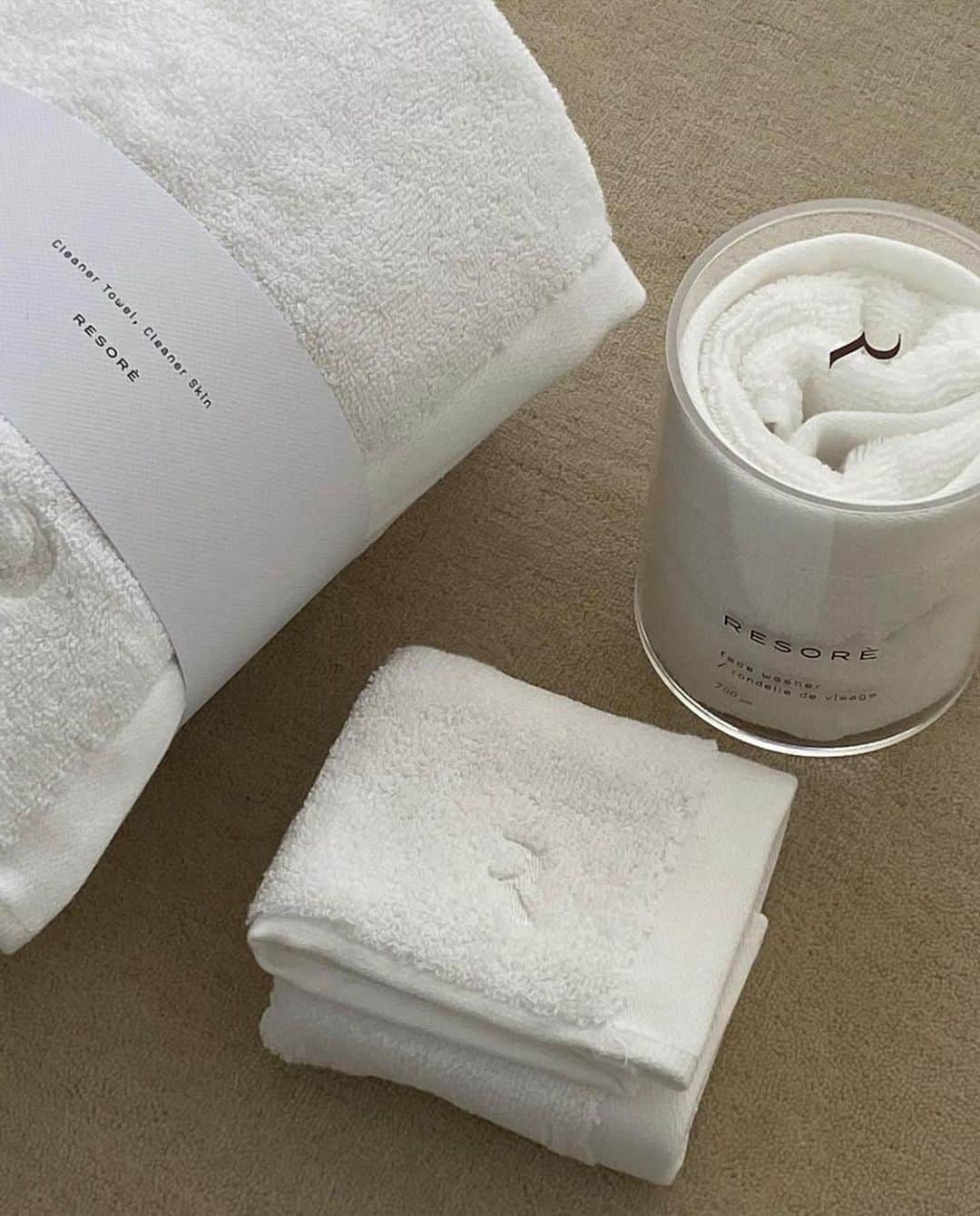 ロージー・ハンティントン＝ホワイトリーさんのインスタグラム写真 (ロージー・ハンティントン＝ホワイトリーInstagram)「Unlike