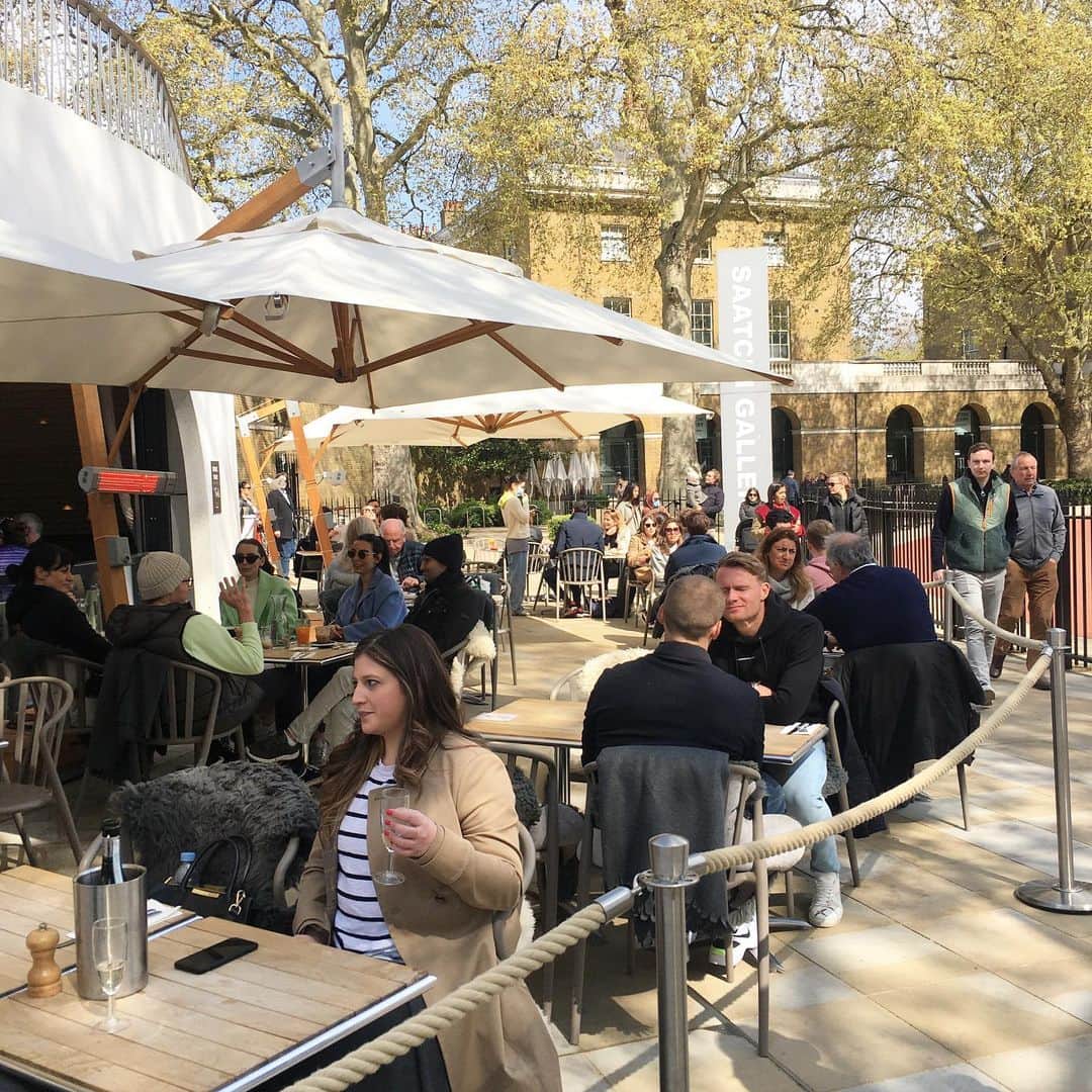 渡辺枝里子さんのインスタグラム写真 (渡辺枝里子Instagram)「【Chelsea Farmers Market🇬🇧🍔】 📍