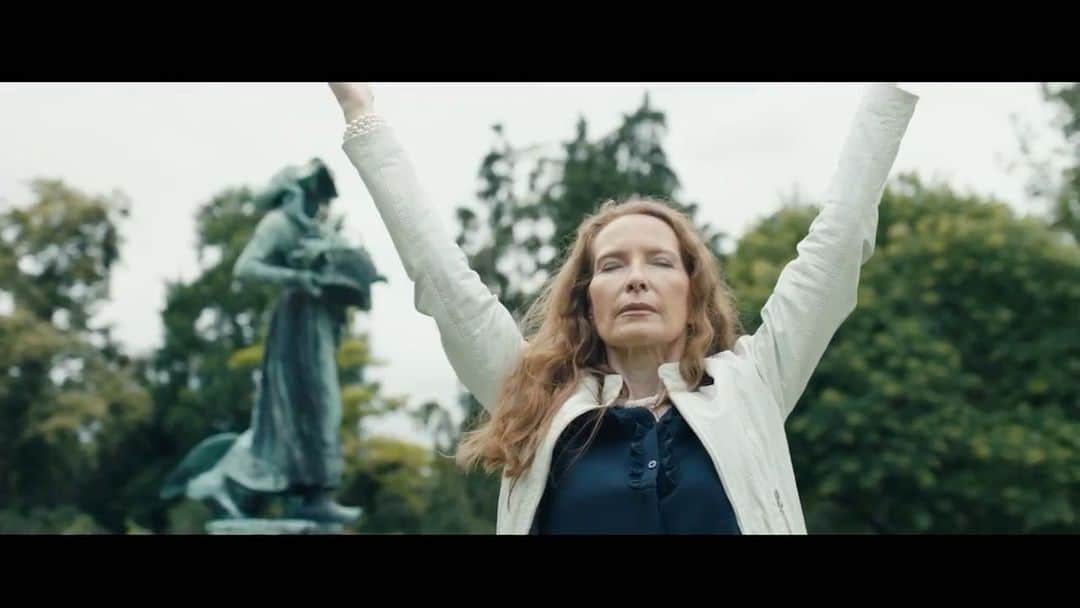 タラ・リピンスキーさんのインスタグラム動画 (タラ・リピンスキーInstagram)「The French Judge 🇫🇷 Miss