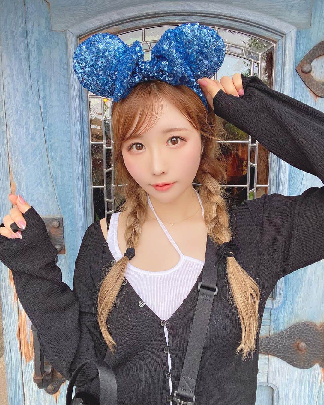 しらほしなつみさんのインスタグラム写真 (しらほしなつみInstagram)「 ︎ 三つ編みおさげ💙 ・ ディズニーカチューシャ