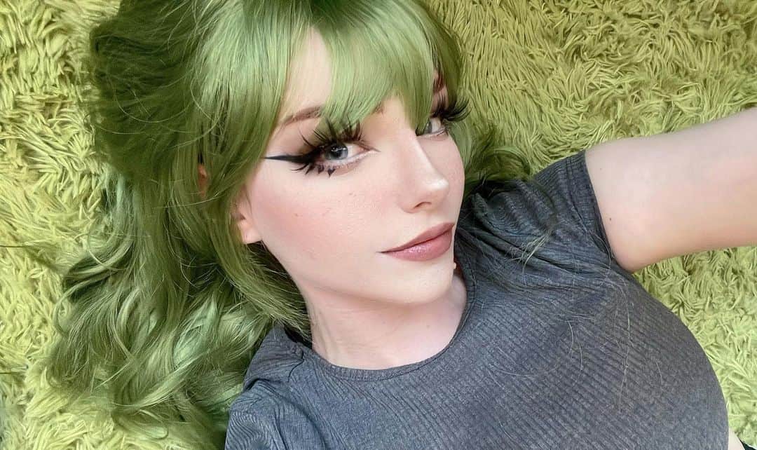 (011)