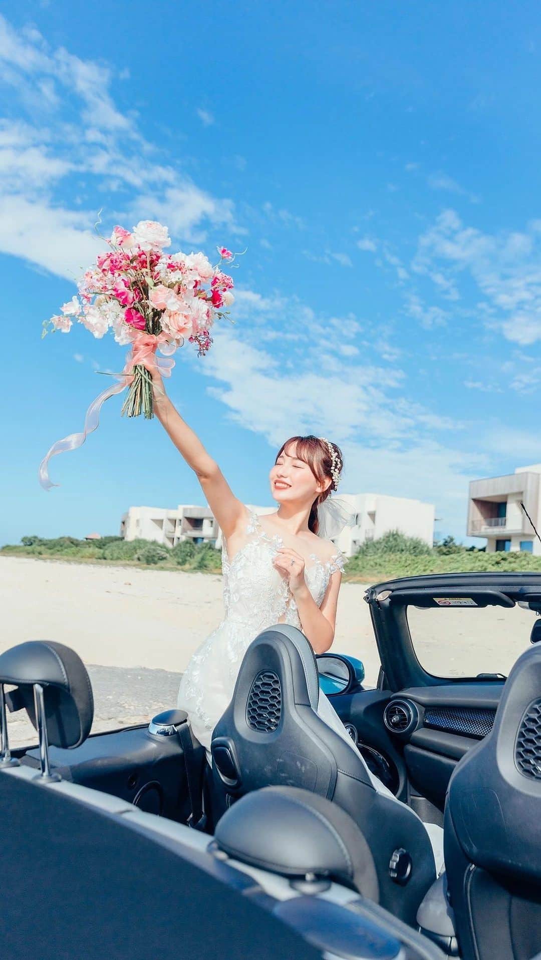 加藤里奈さんのインスタグラム動画 (加藤里奈Instagram)「⋆ 🚙🏝🌞💍💐 プレ花嫁 花嫁 沖縄婚 リゾート婚 ブーケ