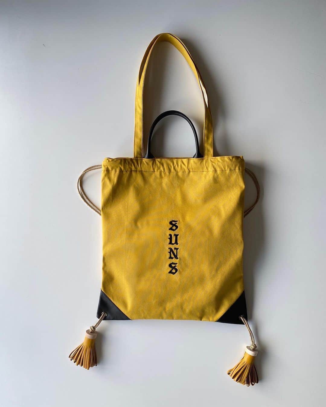 バンザイさんのインスタグラム写真 (バンザイInstagram)「SUNS BAG MUSTARD — 持ち手部分は手持ちと肩掛けの2