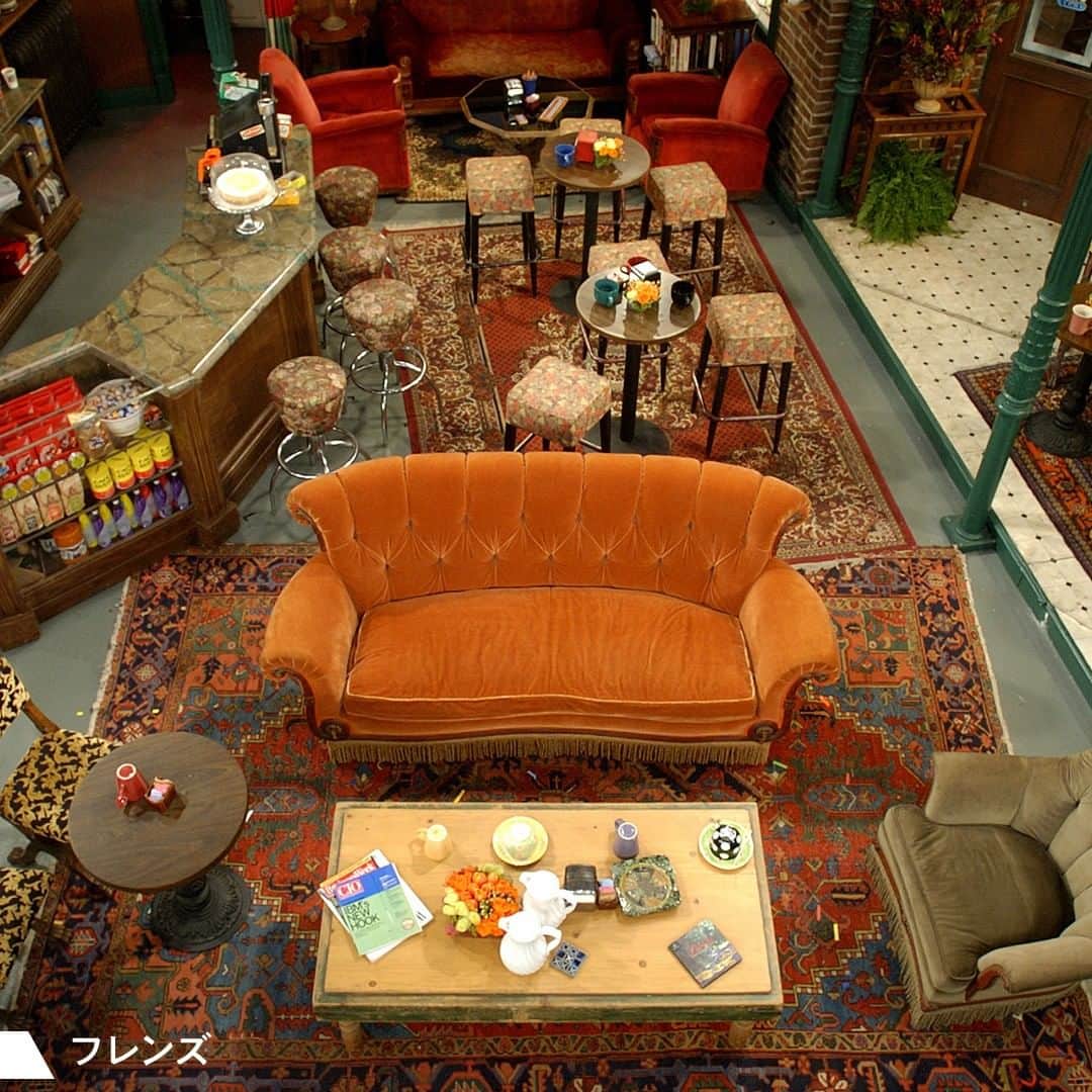 ワーナー海外テレビドラマシリーズさんのインスタグラム写真 (ワーナー海外テレビドラマシリーズInstagram)「椅子の日 たくさんの