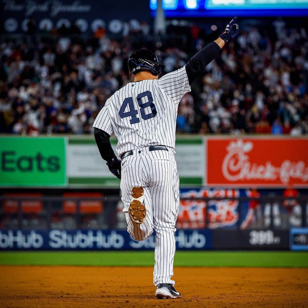 ニューヨーク・ヤンキースさんのインスタグラム写真 (ニューヨーク・ヤンキースInstagram)「Monday Night Moves