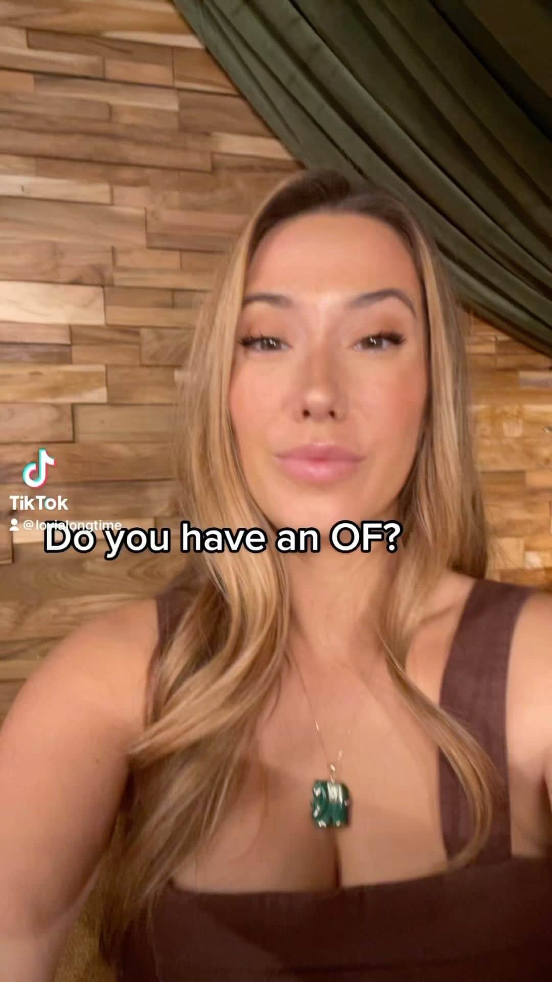 Eva Loviaさんのインスタグラム動画 - (Eva LoviaInstagram)「I’m too busy」4月20日 4時37分