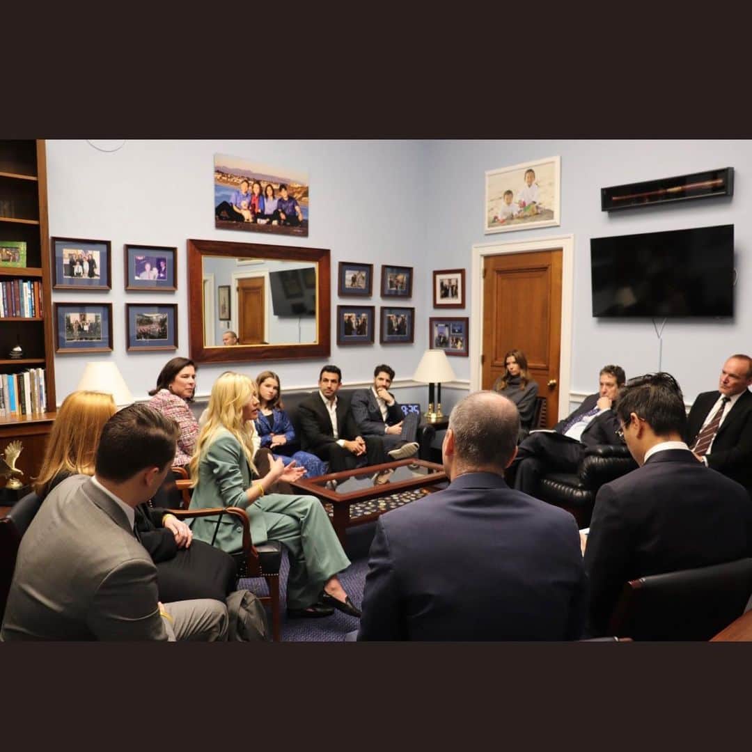 キャサリン・マクナマラさんのインスタグラム写真 (キャサリン・マクナマラInstagram)「48 hours in The