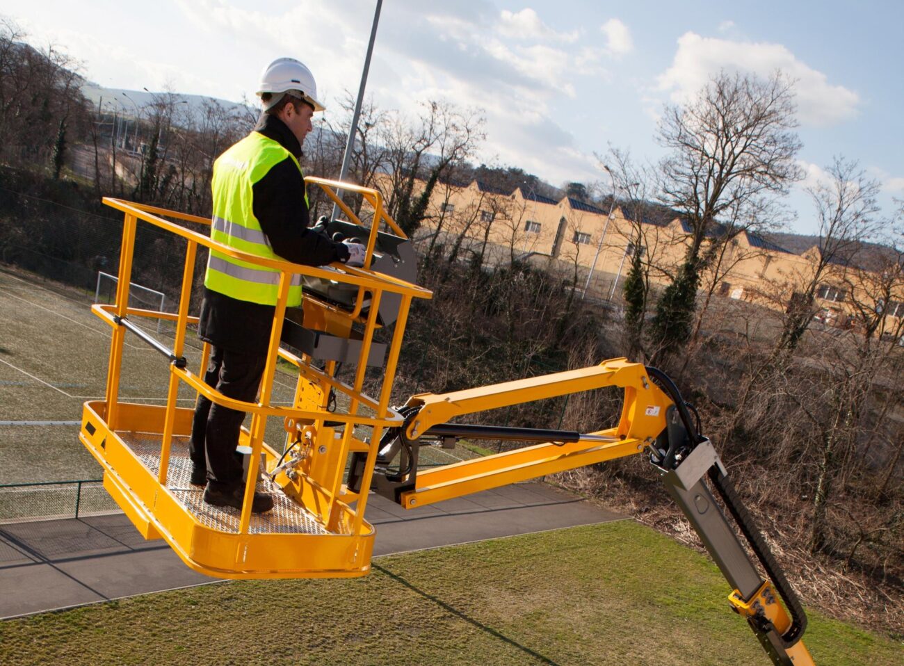 Can Anyone Hire A Cherry Picker? 2022 Guide Instagrid.me