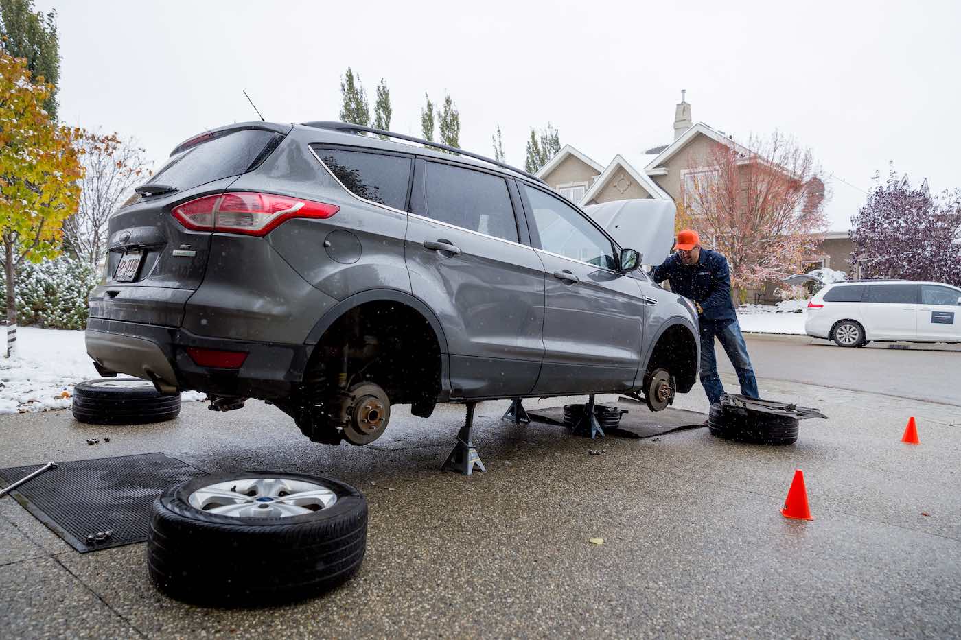 Mobile Oil Changes, Tire Swaps & Service Packages in Edmonton, Calgary