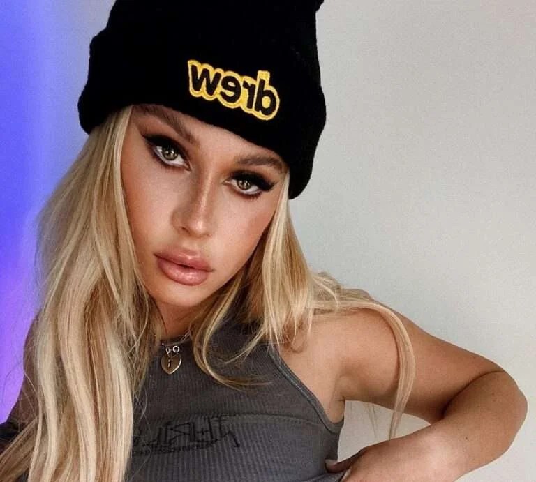 Logan Valerie Wiki, Biography, Age, Height, Net Worth, Relationship,9(04)