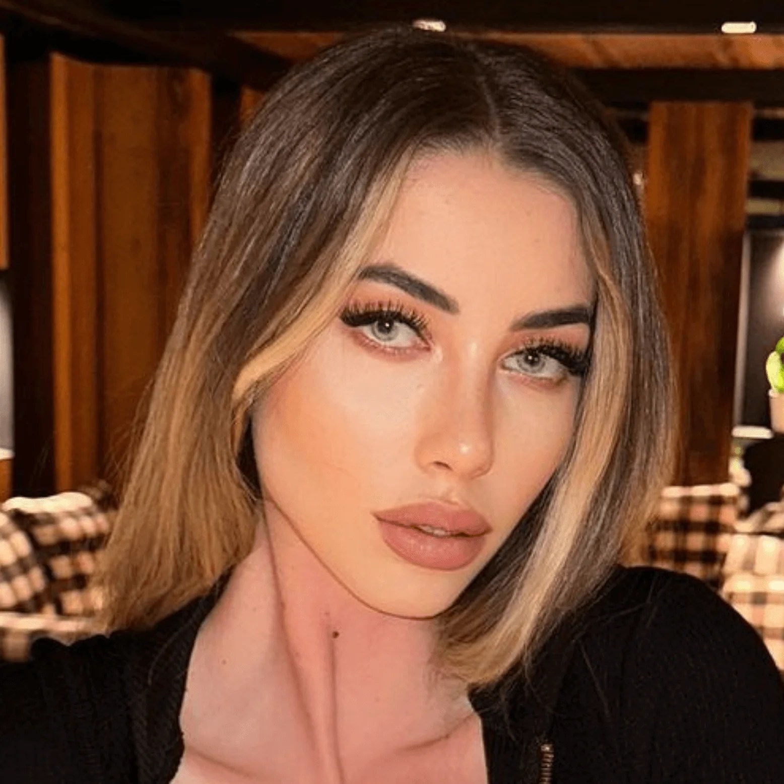 How Tall Is Eva Menta? Biography, Birthday, Age, Social Media, Relationships, Family, Career