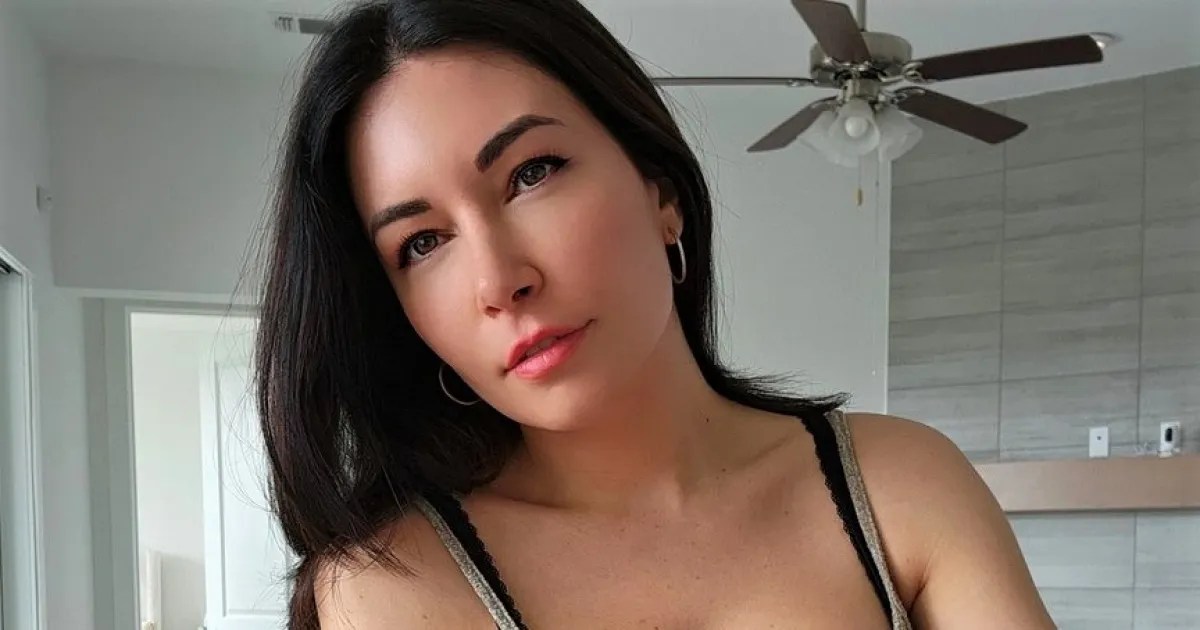 Who is Alinity Leak? Height, Age, Net Worth, Bio, Wiki, Career, Lifestyle, Family, Relationships