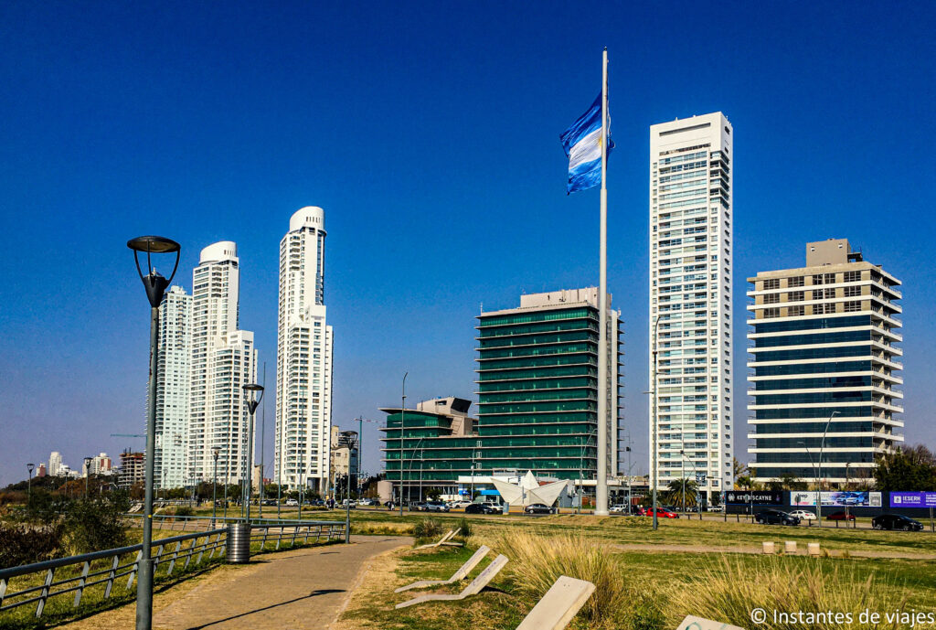 Cómo llegar y dónde alojarse en Rosario, Santa Fe. Instantes de Viajes