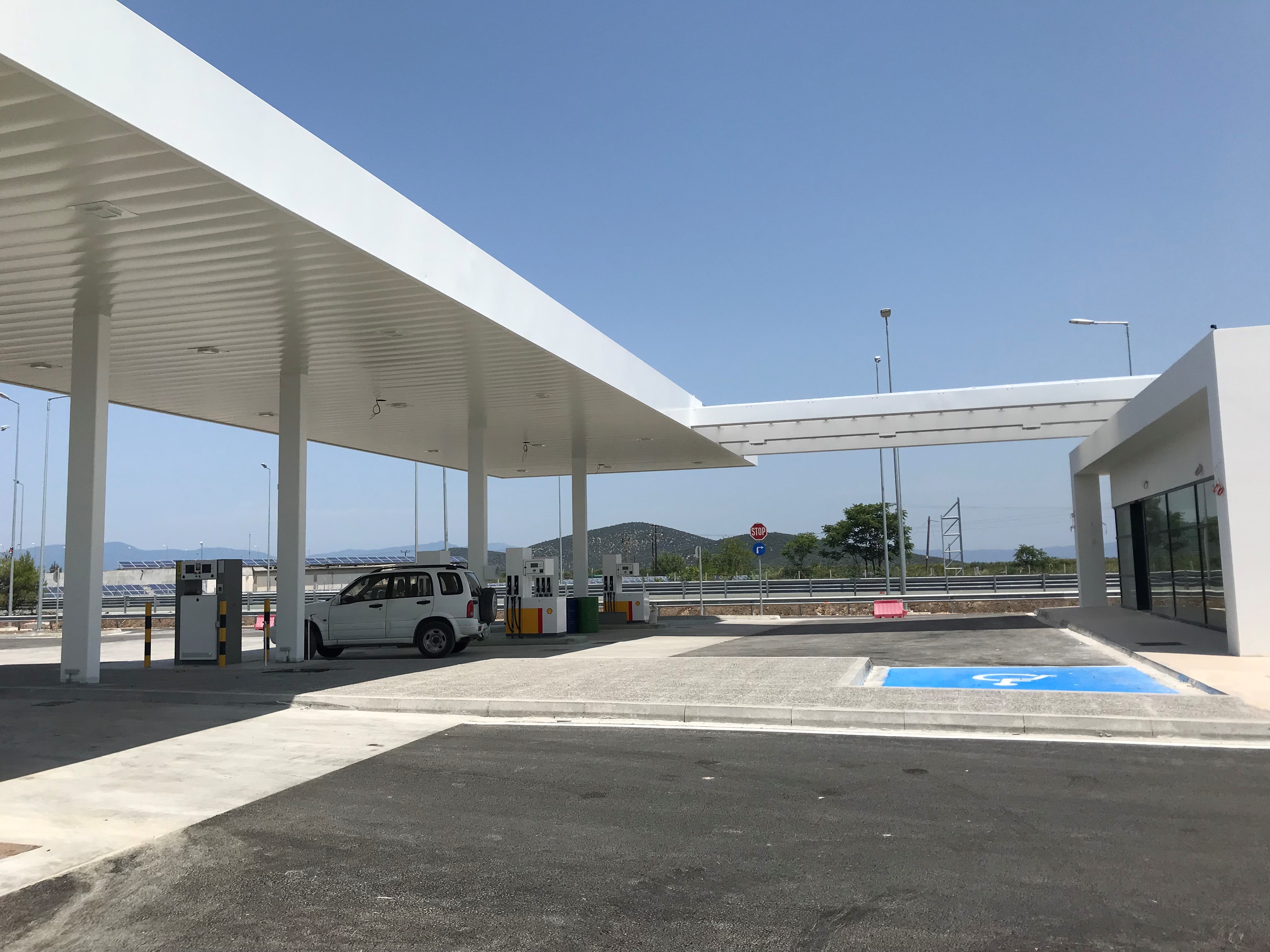 GAS BUILDING STATIONS ALONGSIDE OF THE HIGHWAY IONIA ODOS Instat S.A