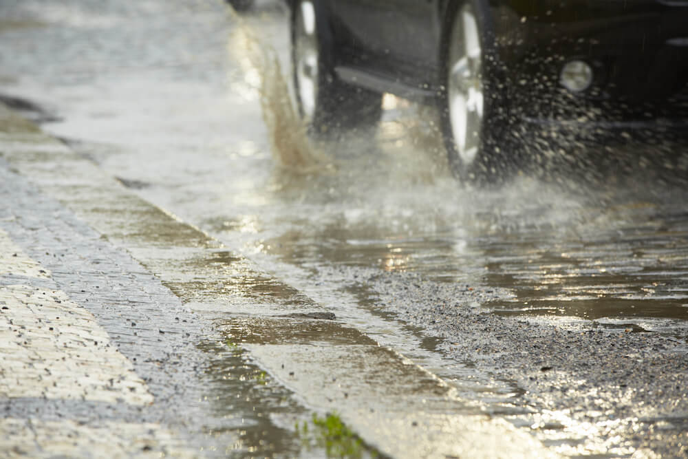 9 tips for driving in the rain InsuranceHub Get insurance quotes.