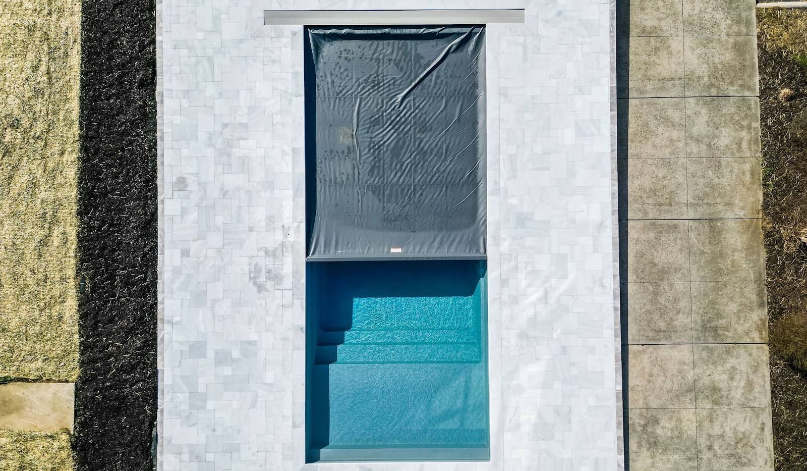 The Ultimate Fiberglass Pool Companion An Automatic Pool Cover from