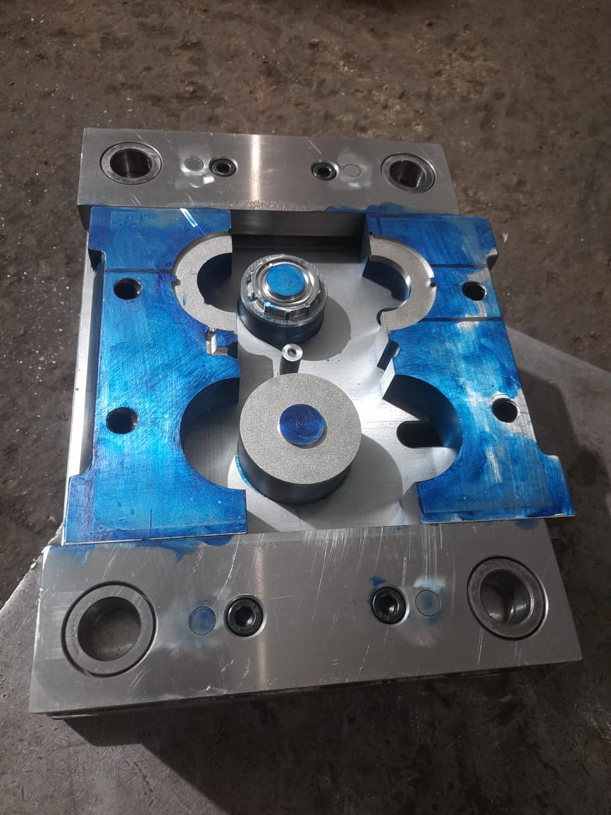 What is the difference between die casting & injection molding