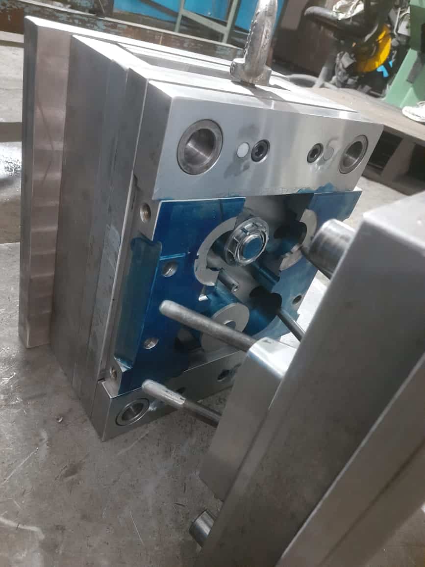 What is the difference between die casting & injection molding