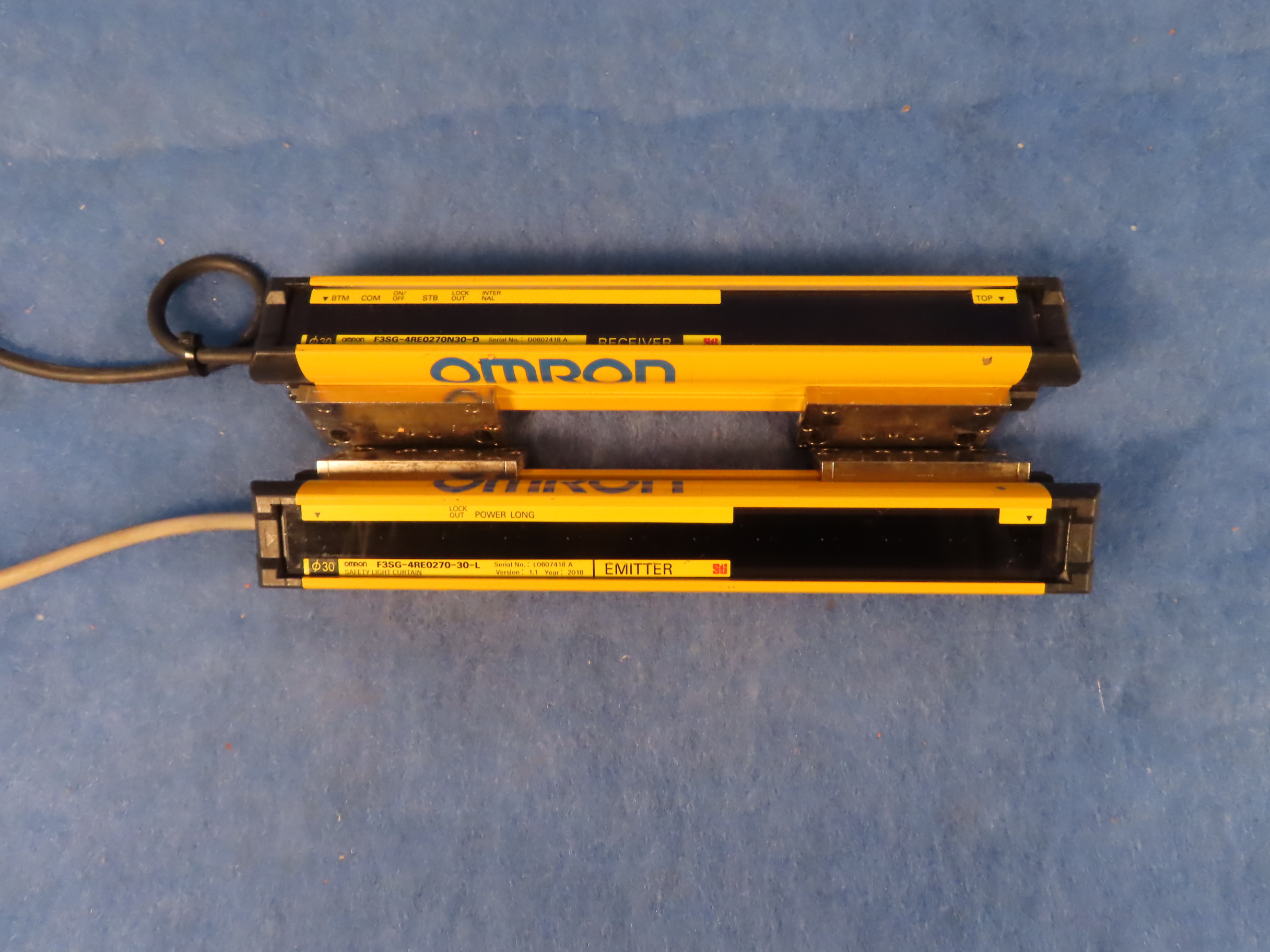 OMRON LIGHT CURTAIN EMITTER F3SG4RE027030L RECEIVER F3SG4RE0270N30