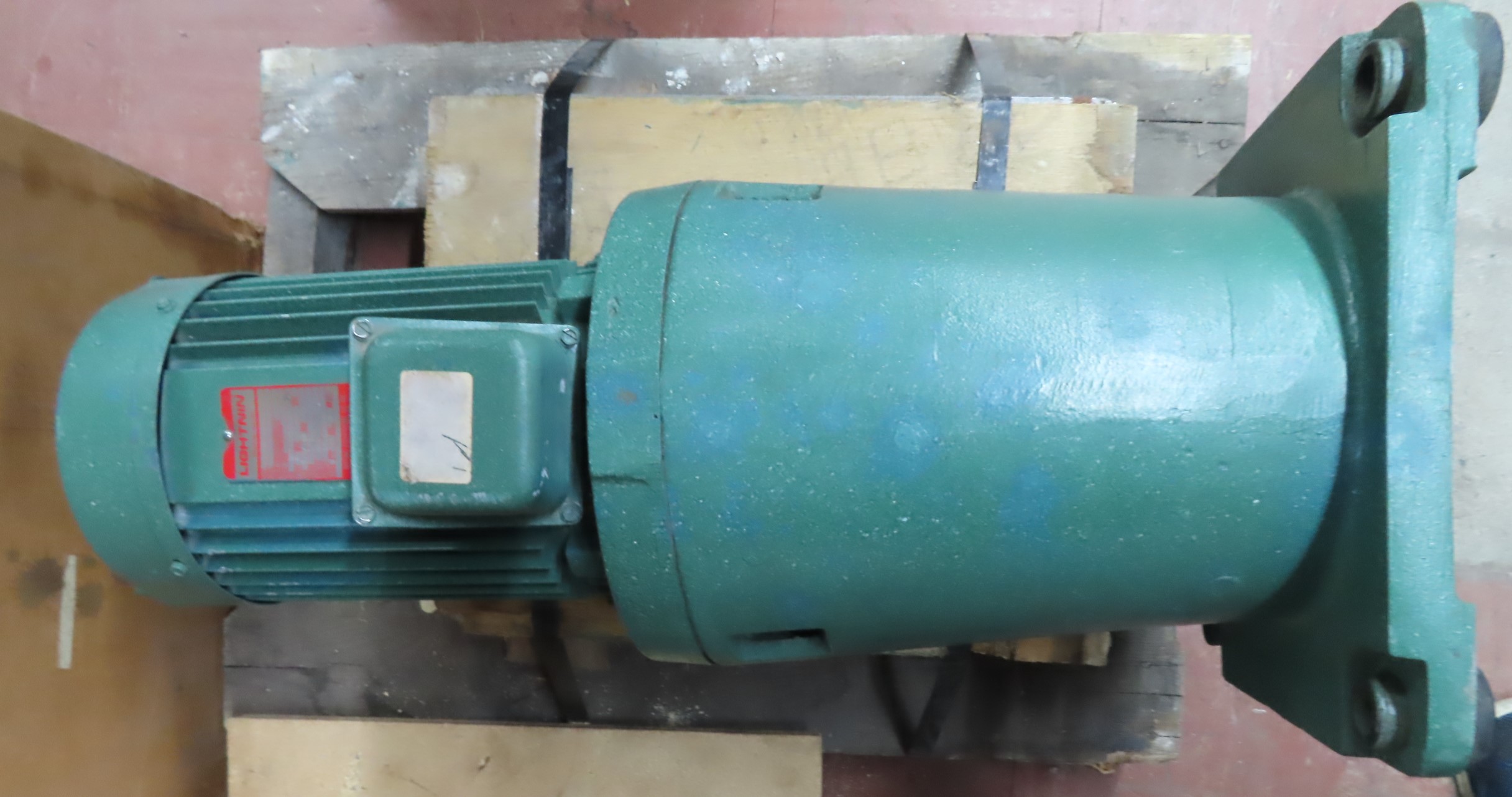 LIGHTNIN MIXER AND AERATORS B77R8322MVL 3.5/.88HP 1730/800RPM 220V 10.