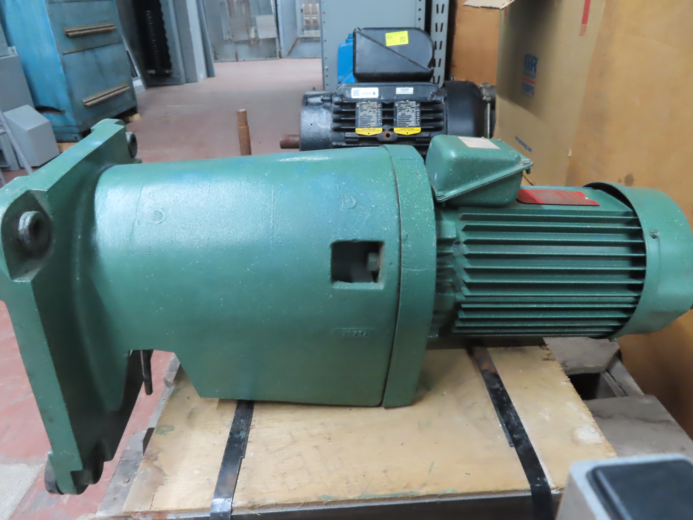 LIGHTNIN MIXER AND AERATORS B77R8322MVL 3.5/.88HP 1730/800RPM 220V 10.