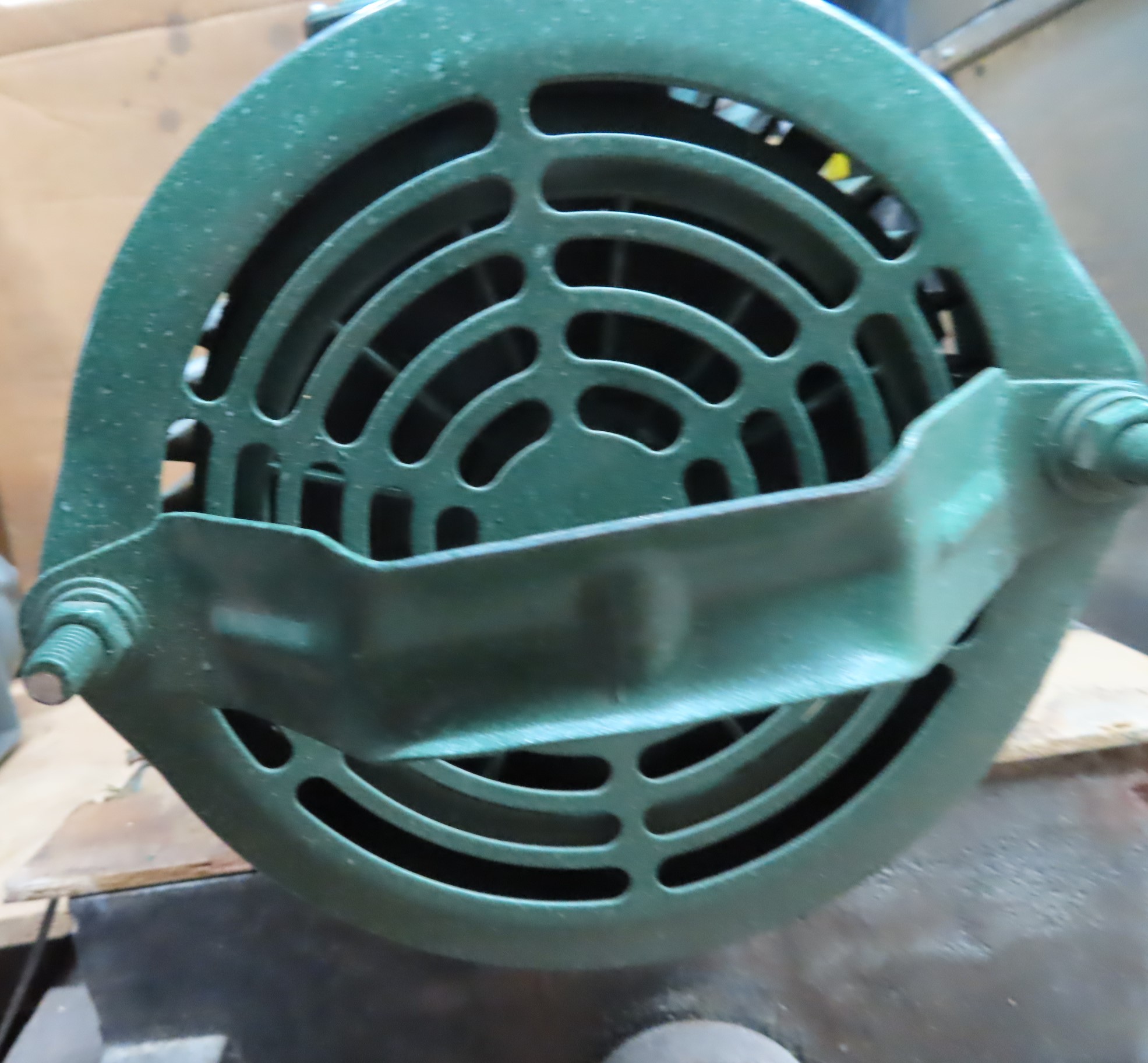 LIGHTNIN MIXER AND AERATORS B77R8322MVL 3.5/.88HP 1730/800RPM 220V 10.