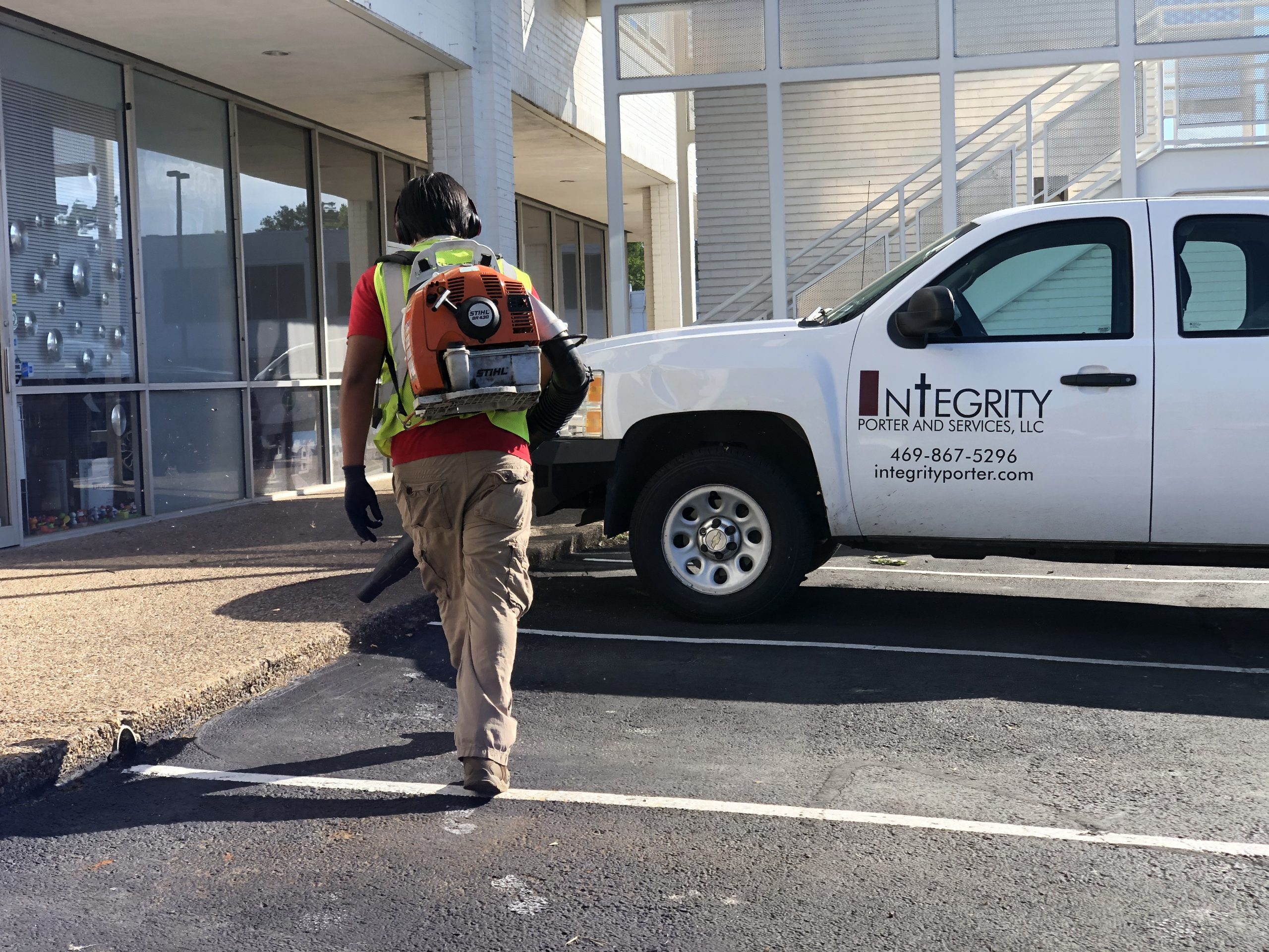 Professional Porter Services DallasFort Worth Parking Lot Porter