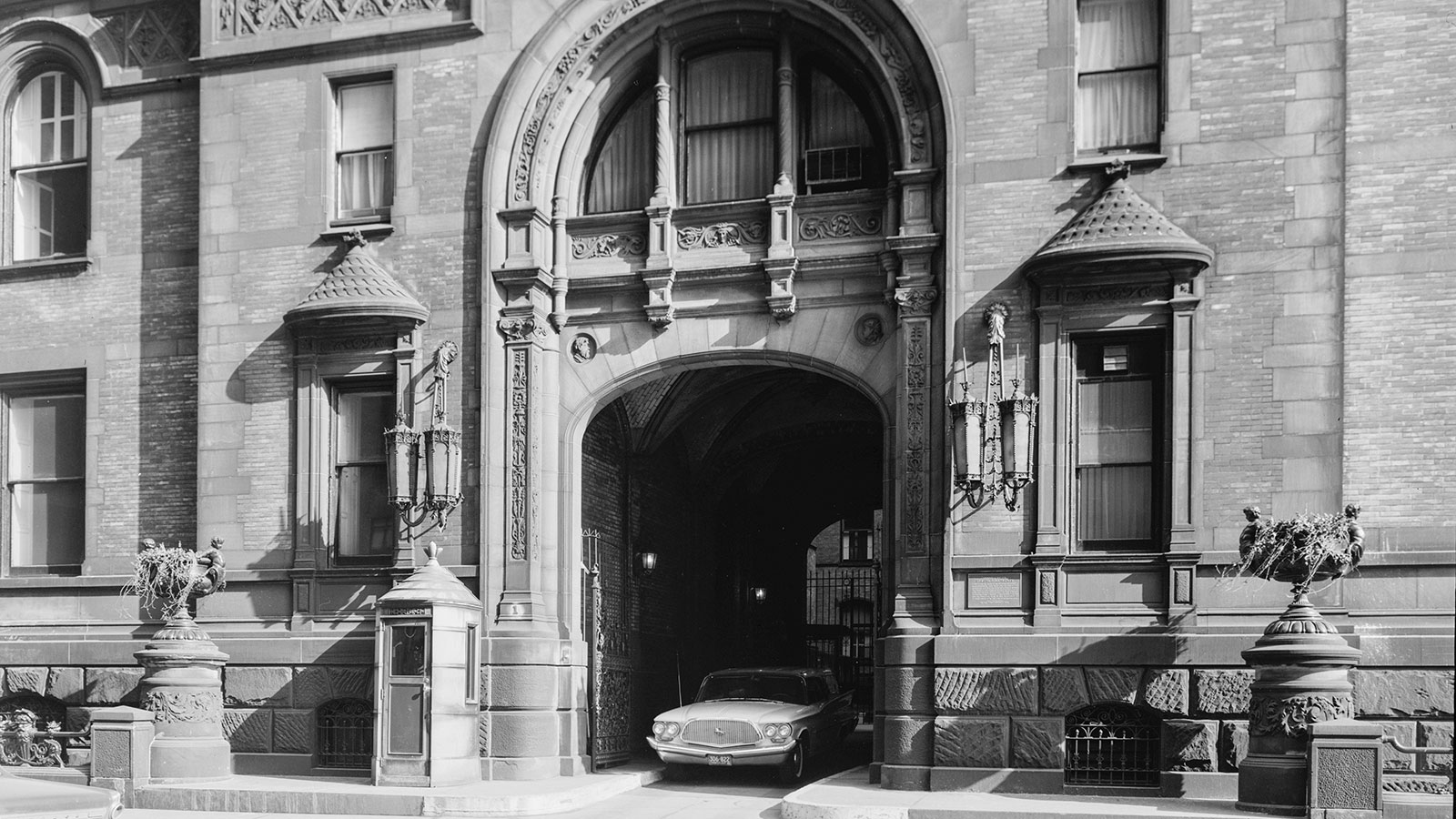 The Dakota Apartments WTTW Chicago