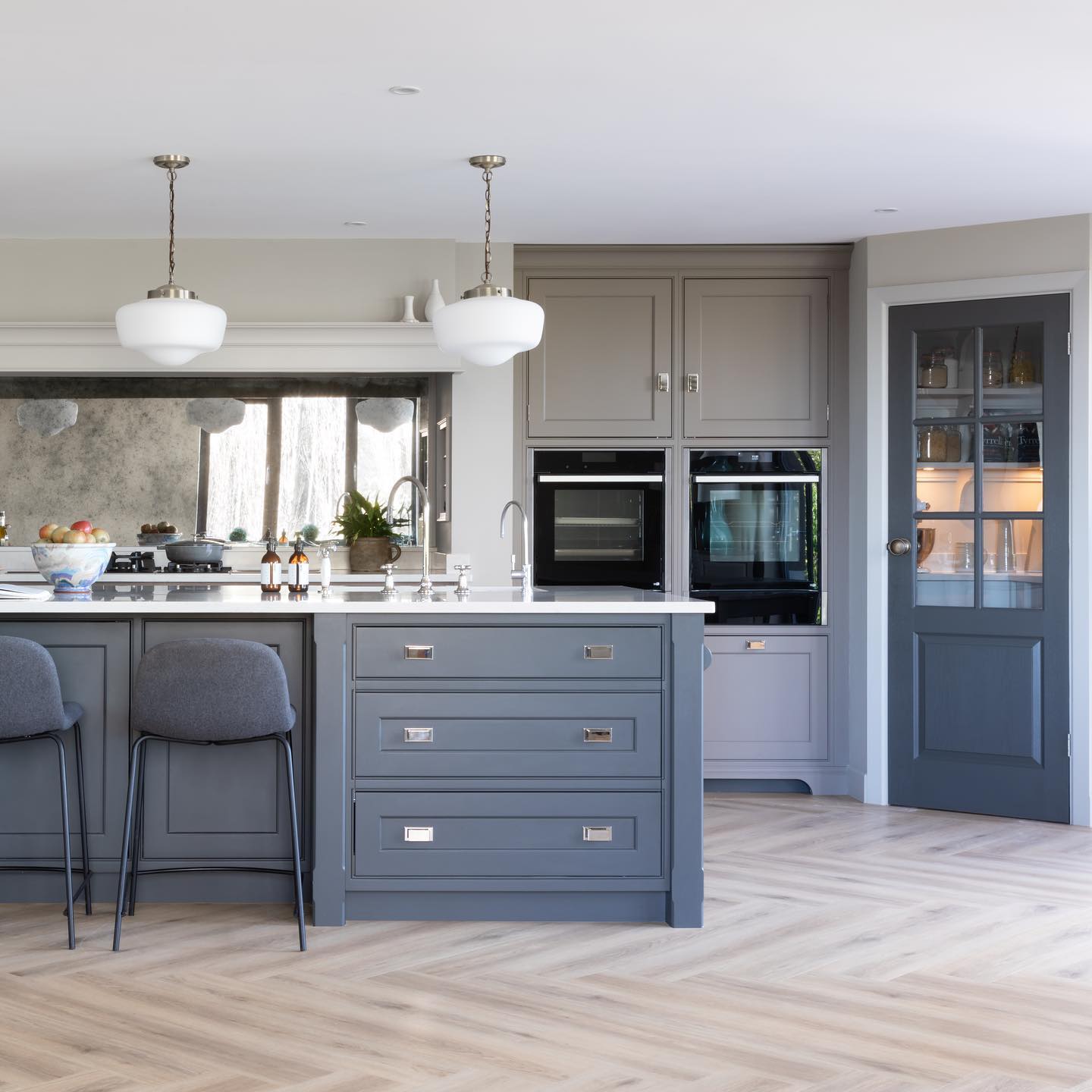 23 Fantastic Navy Kitchen Ideas That’ll Leave You Inspired IntérieurUK