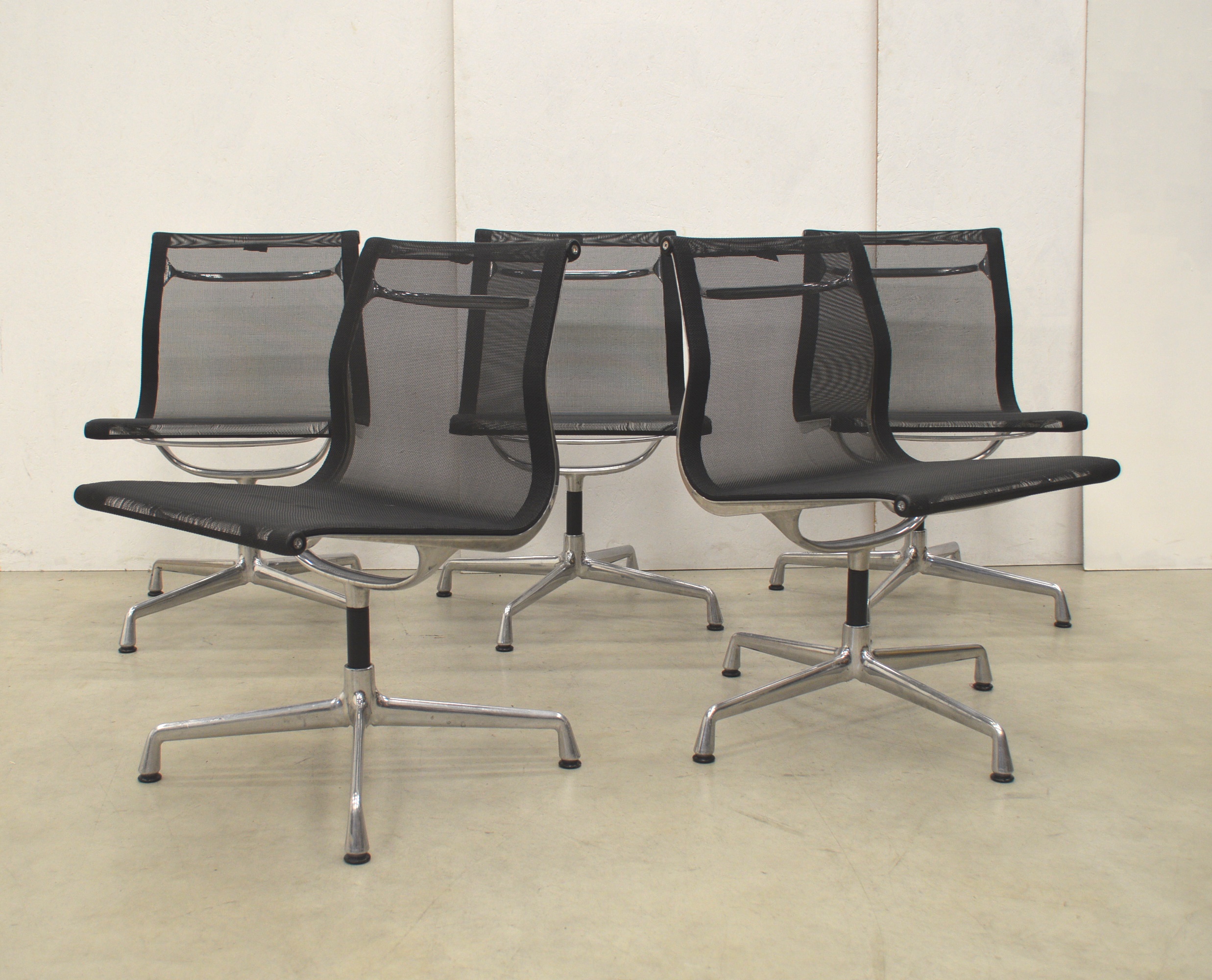 5x Vitra EA106 Alu Chair Netz by Charles Eames Interior Aksel
