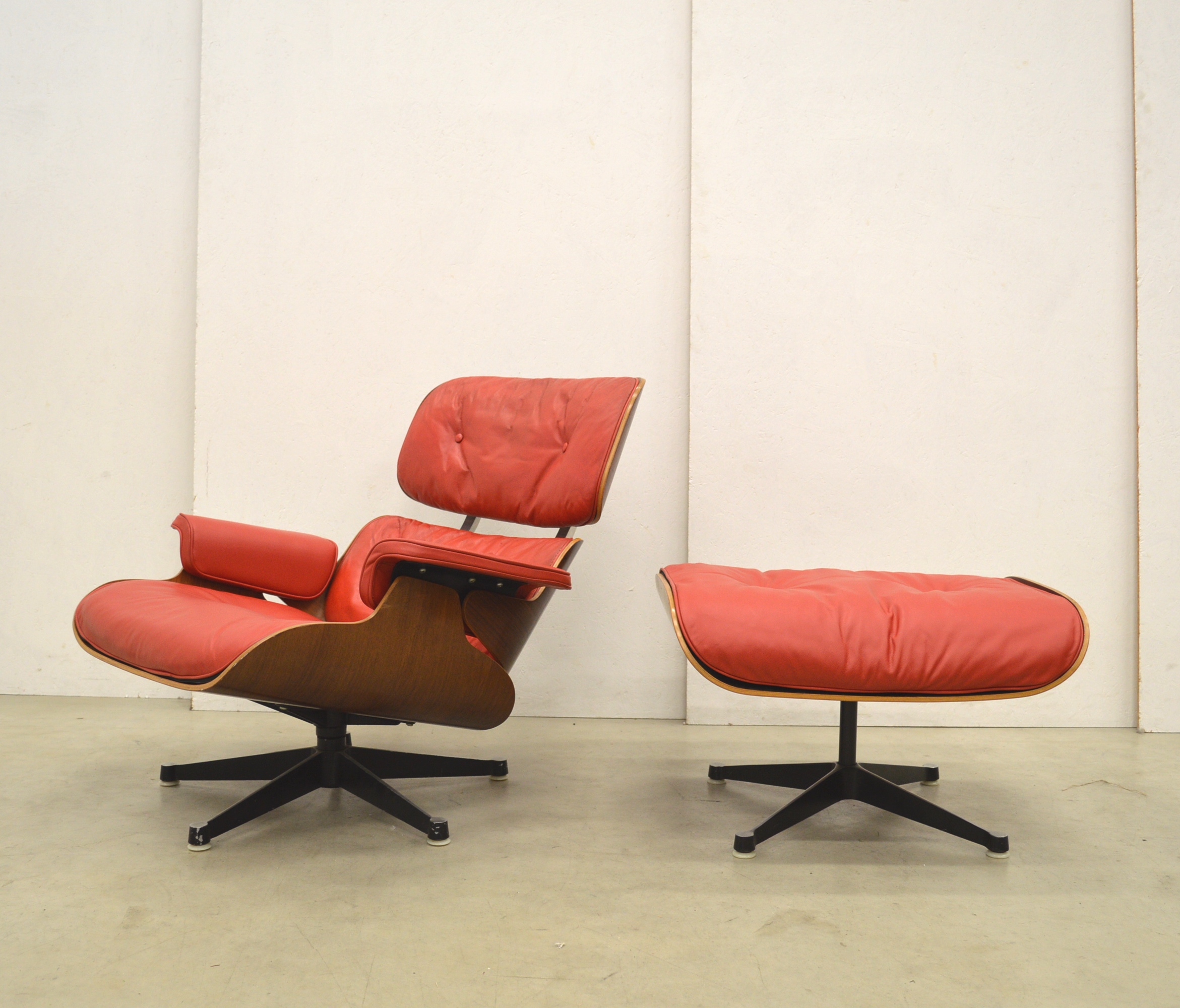 1st Edition Herman Miller Eames Lounge Chair & Ottoman, 50s Interior