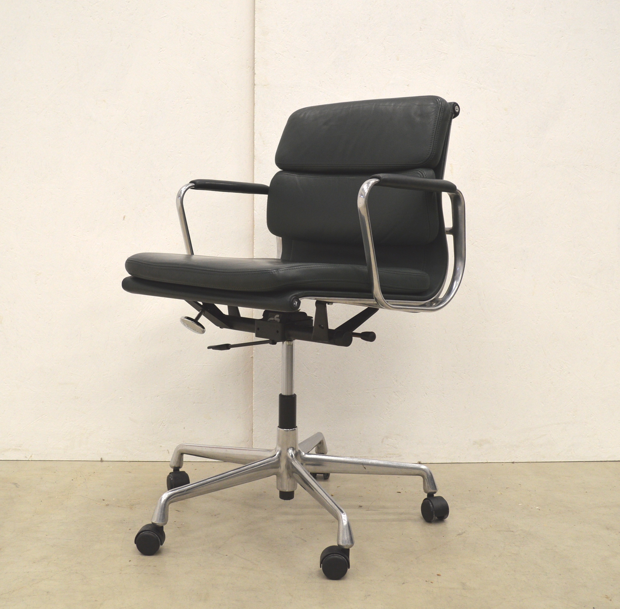 Vitra EA217 Soft Pad Office Chair by Charles Eames Racing Green