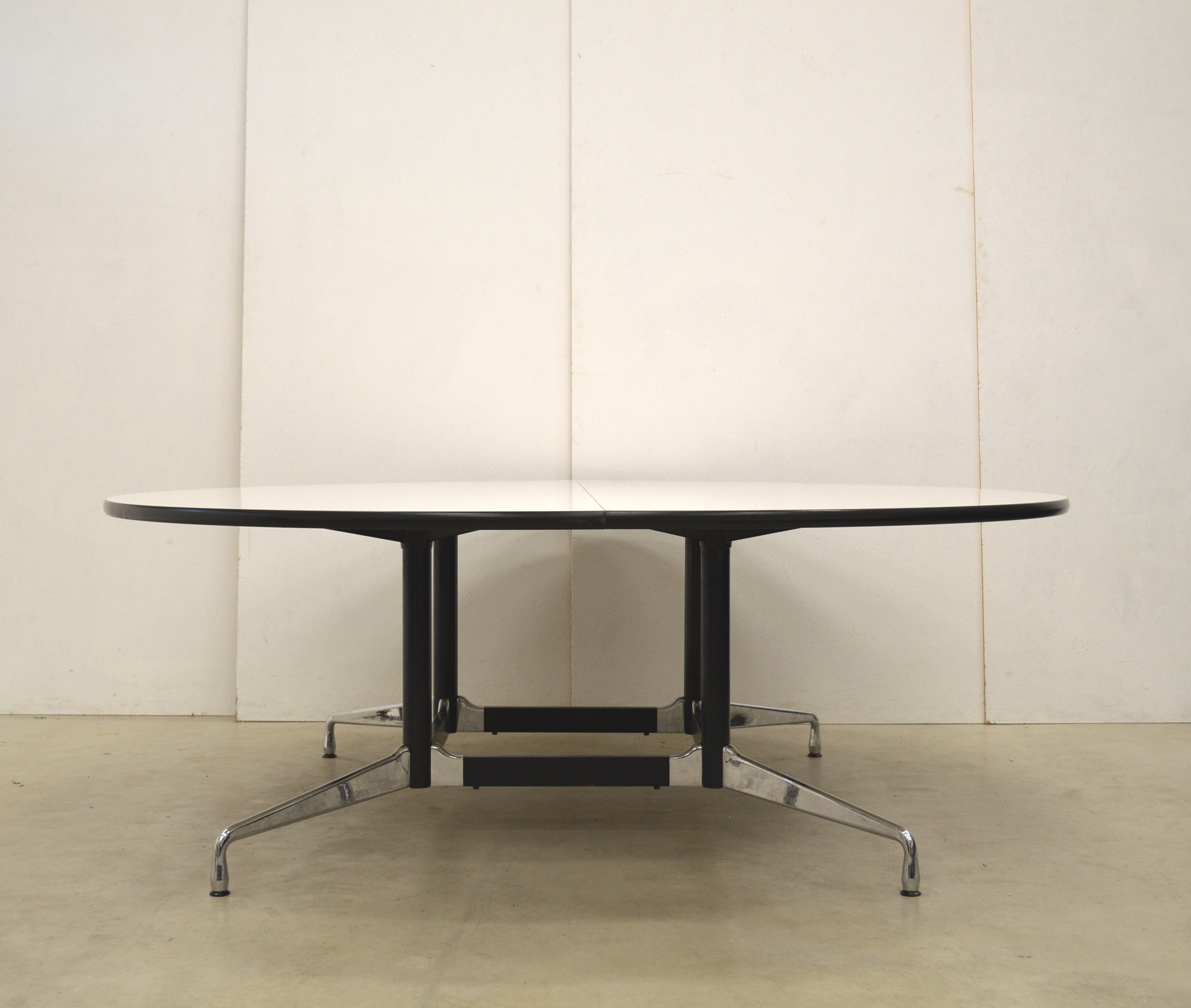 Vitra Segmented Conference Table by Charles Eames Round 210cm Interior Aksel