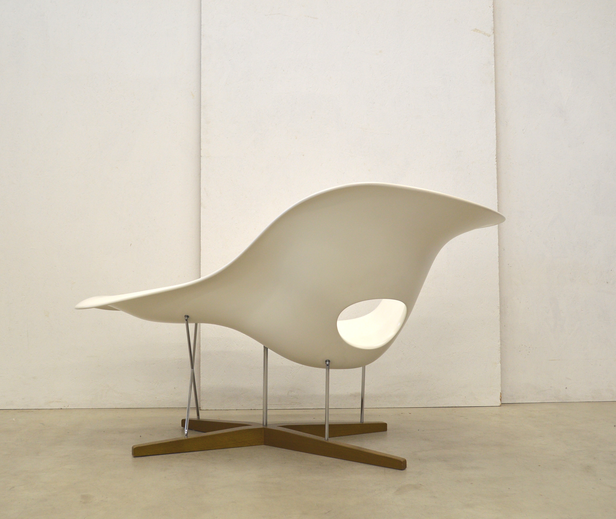 Vitra La Chaise by Charles Eames Interior Aksel