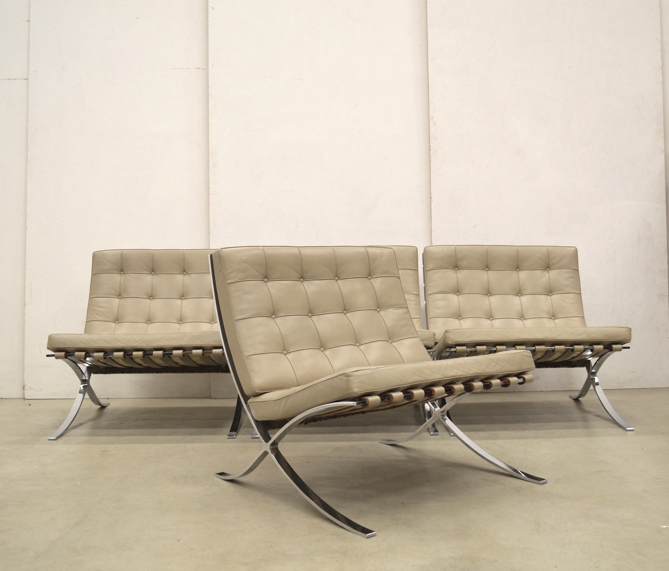 Set of 4 Barcelona Chairs by Mies v.d. Rohe for Knoll BeigeSand Edition Interior Aksel