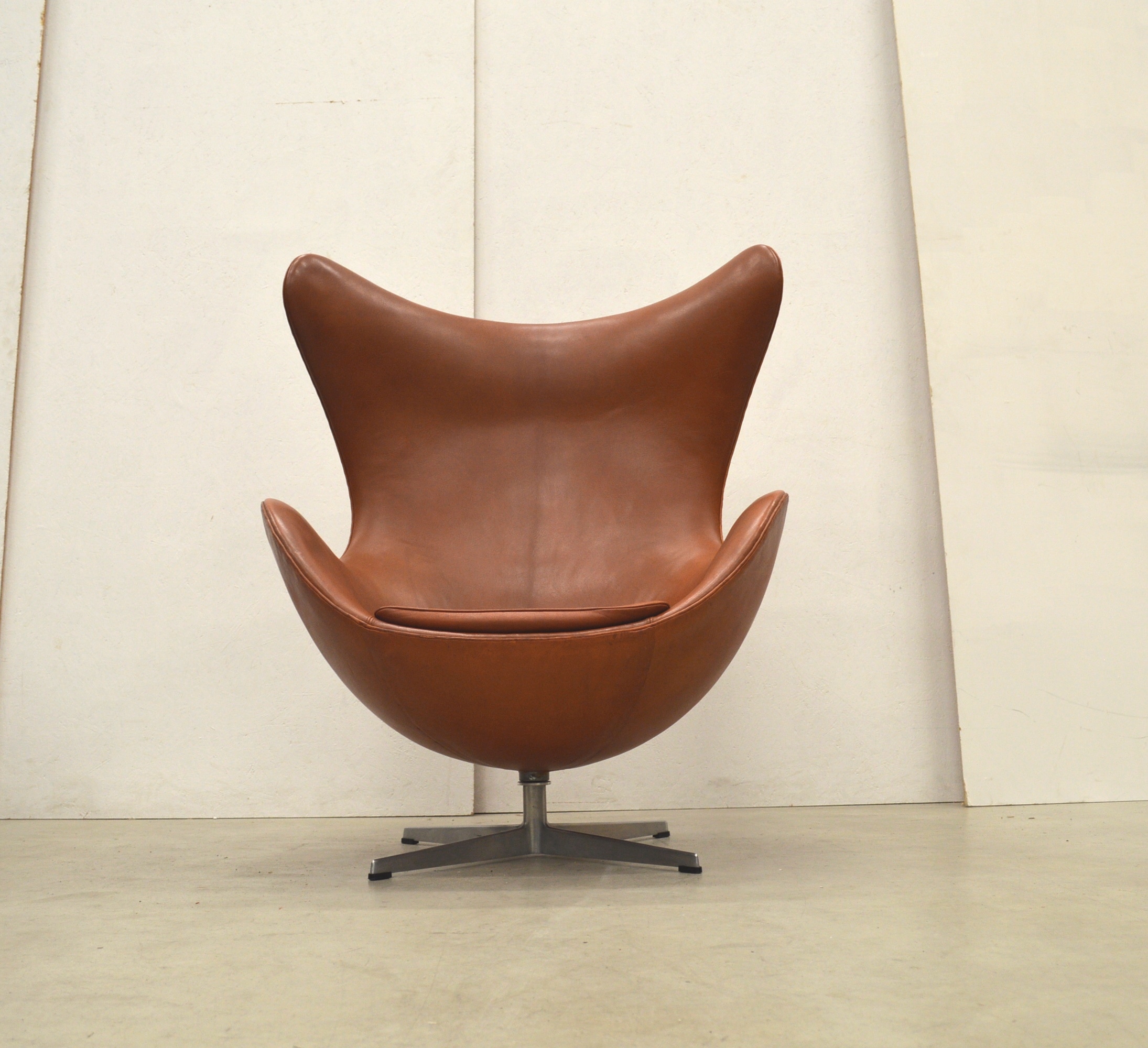 Early Cognac Arne Jacobsen Egg Chair & Ottoman by Fritz Hansen 1960s